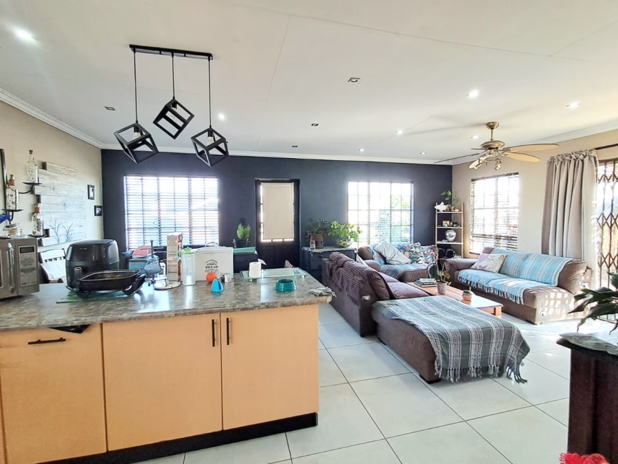 3 Bedroom Property for Sale in Verwoerdpark Gauteng