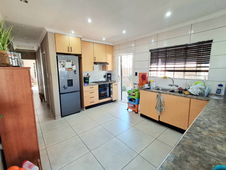 3 Bedroom Property for Sale in Verwoerdpark Gauteng