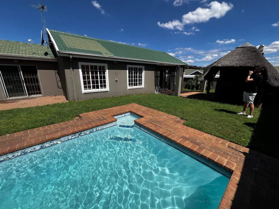 3 Bedroom Property for Sale in Verwoerdpark Gauteng