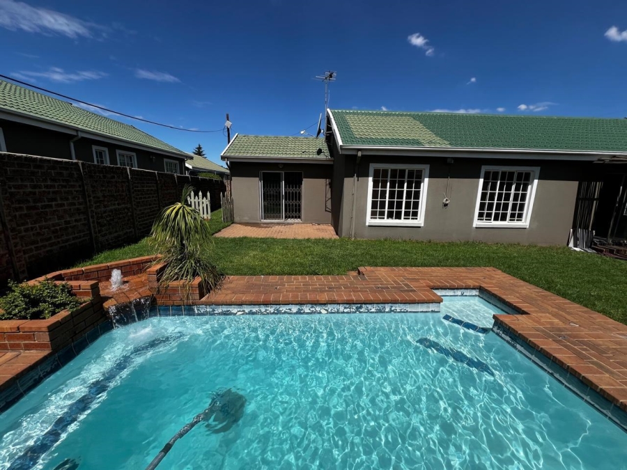 3 Bedroom Property for Sale in Verwoerdpark Gauteng