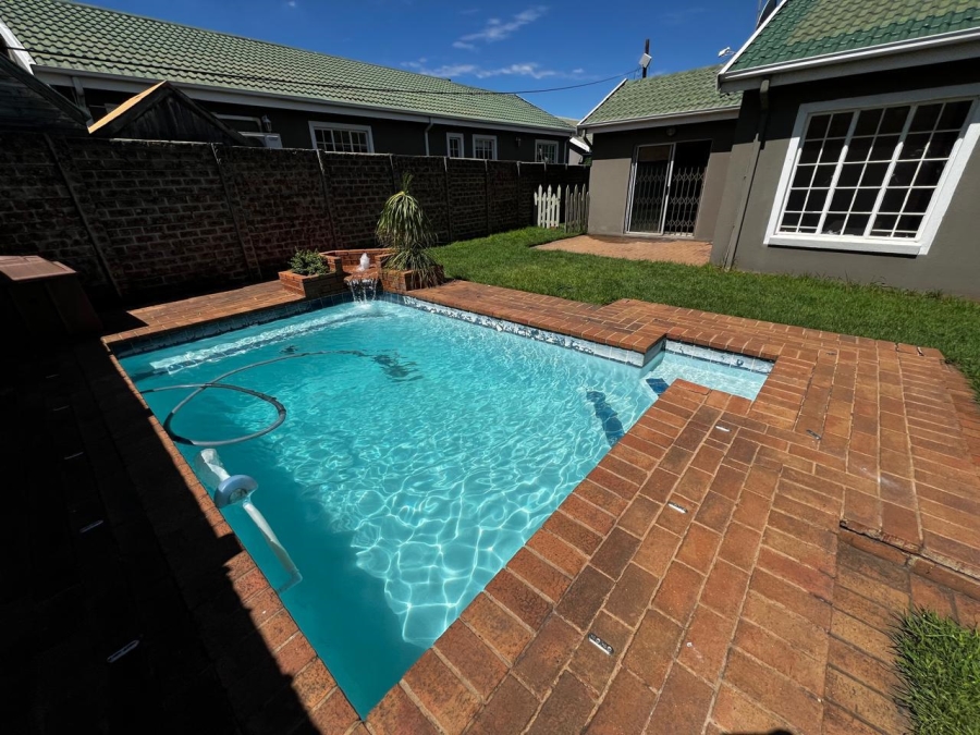 3 Bedroom Property for Sale in Verwoerdpark Gauteng