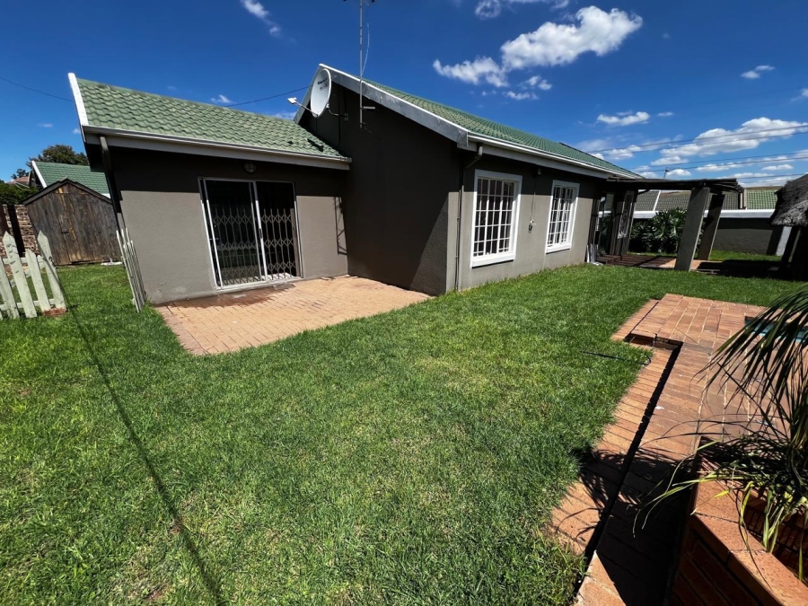 3 Bedroom Property for Sale in Verwoerdpark Gauteng
