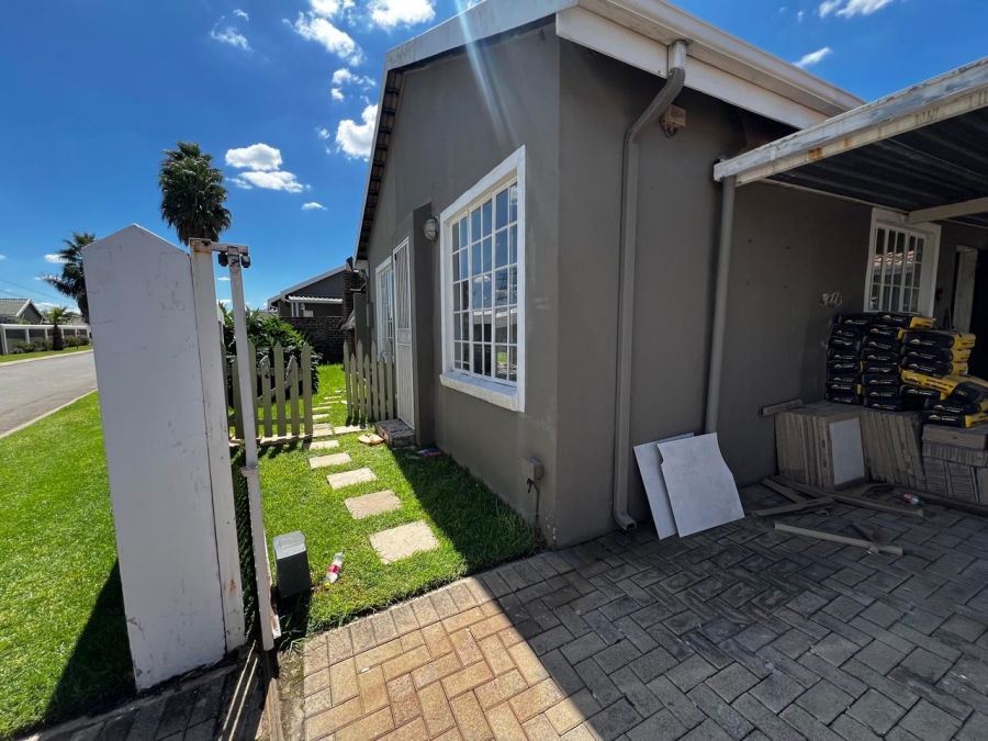 3 Bedroom Property for Sale in Verwoerdpark Gauteng