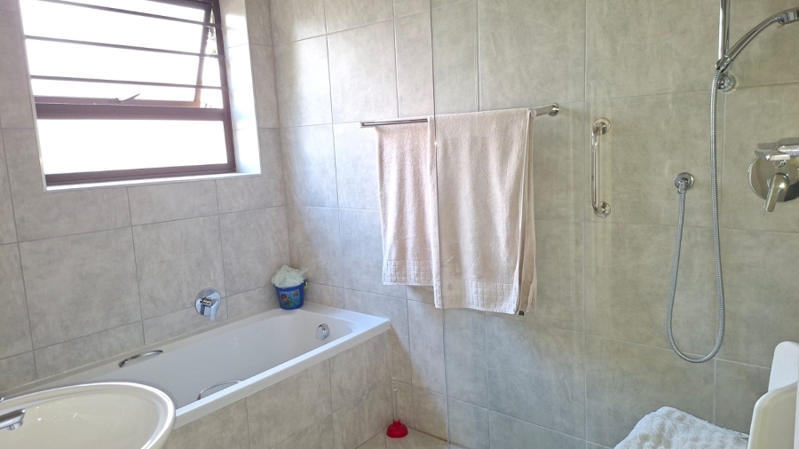 6 Bedroom Property for Sale in Sydenham Gauteng