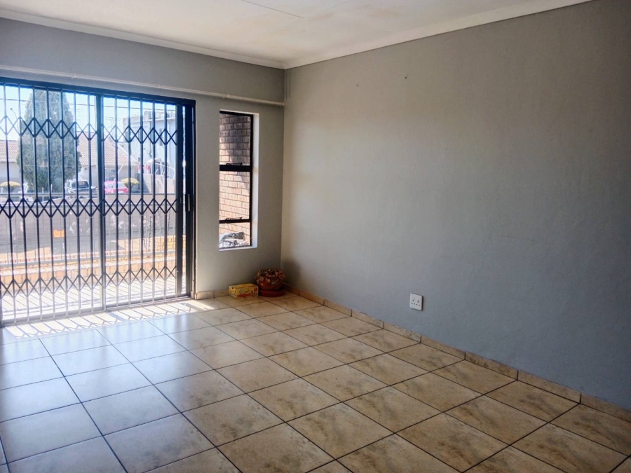 To Let 3 Bedroom Property for Rent in Corlett Gardens Gauteng