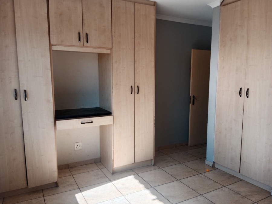 To Let 3 Bedroom Property for Rent in Corlett Gardens Gauteng