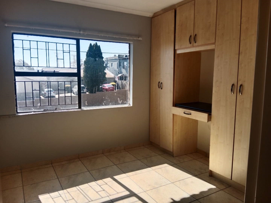 To Let 3 Bedroom Property for Rent in Corlett Gardens Gauteng