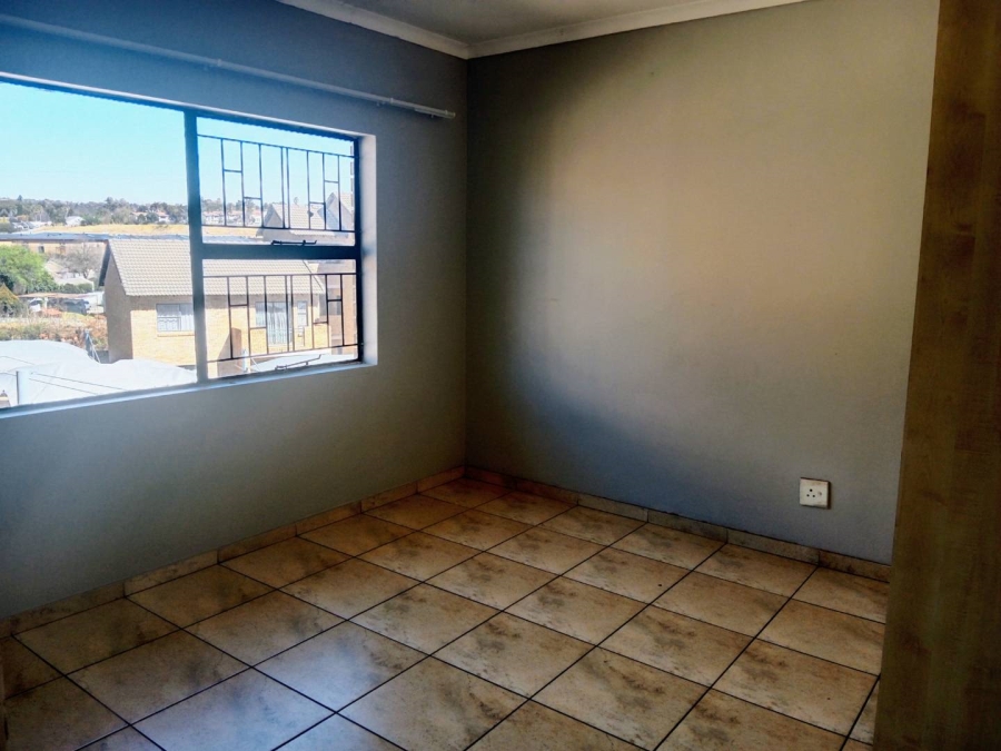 To Let 3 Bedroom Property for Rent in Corlett Gardens Gauteng