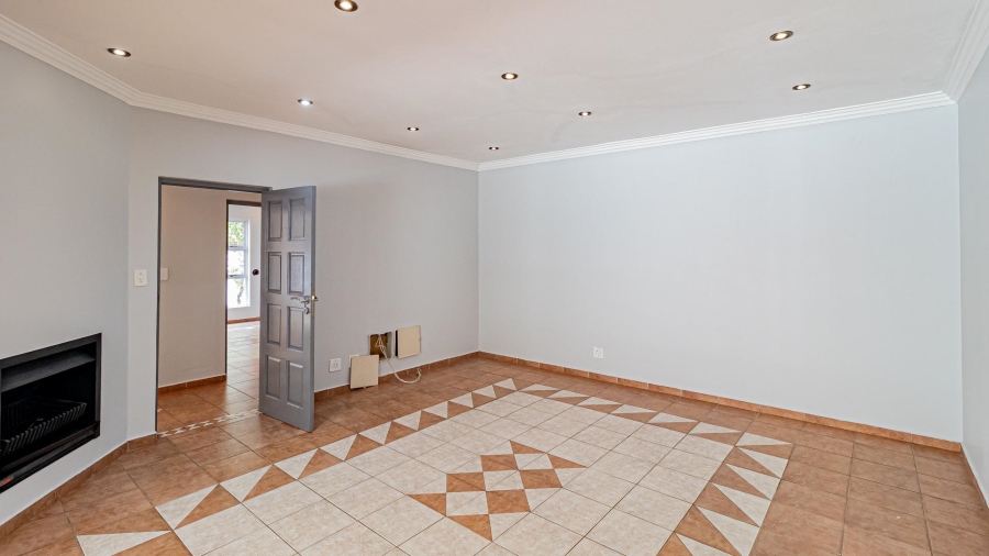 5 Bedroom Property for Sale in Dainfern Gauteng