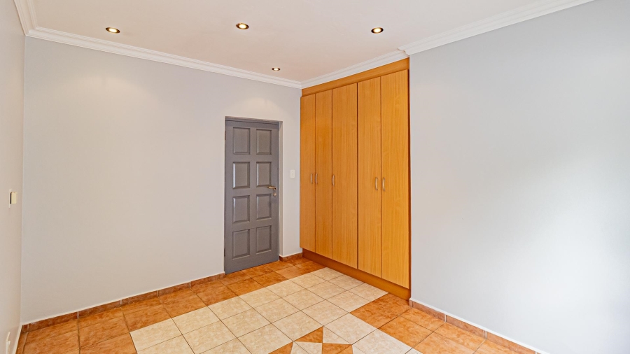 5 Bedroom Property for Sale in Dainfern Gauteng