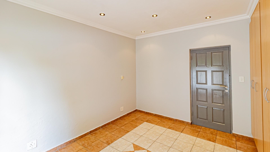 5 Bedroom Property for Sale in Dainfern Gauteng