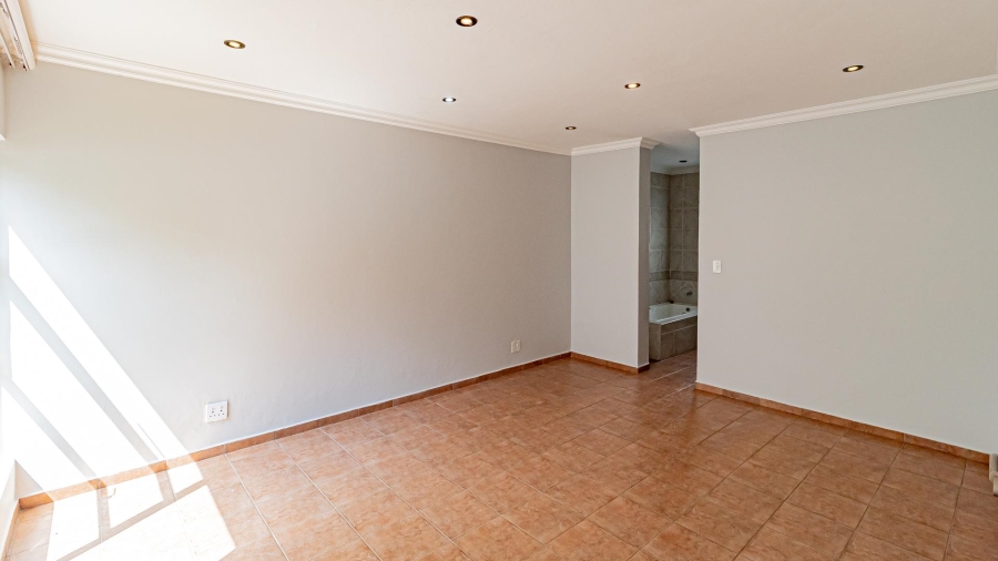 5 Bedroom Property for Sale in Dainfern Gauteng