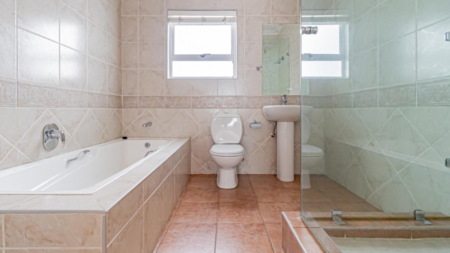 5 Bedroom Property for Sale in Dainfern Gauteng
