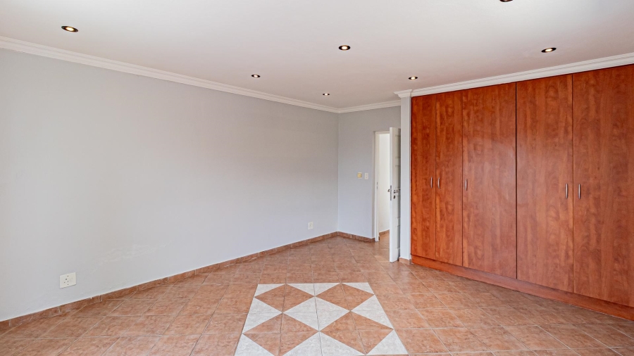 5 Bedroom Property for Sale in Dainfern Gauteng