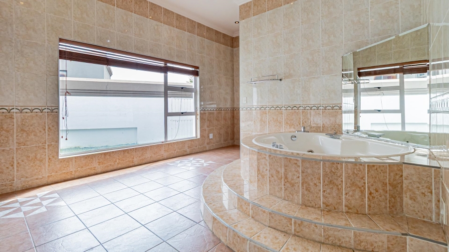 5 Bedroom Property for Sale in Dainfern Gauteng