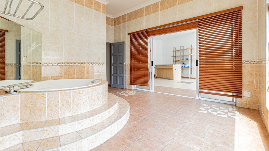 5 Bedroom Property for Sale in Dainfern Gauteng