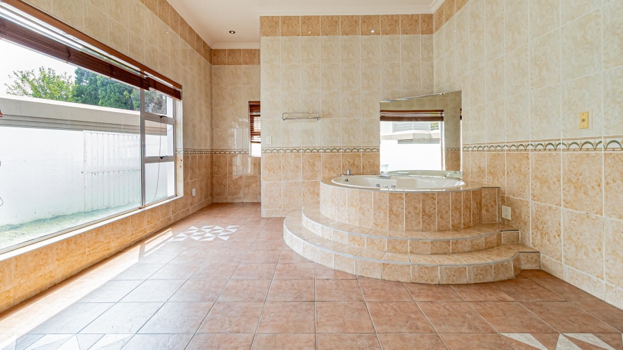 5 Bedroom Property for Sale in Dainfern Gauteng