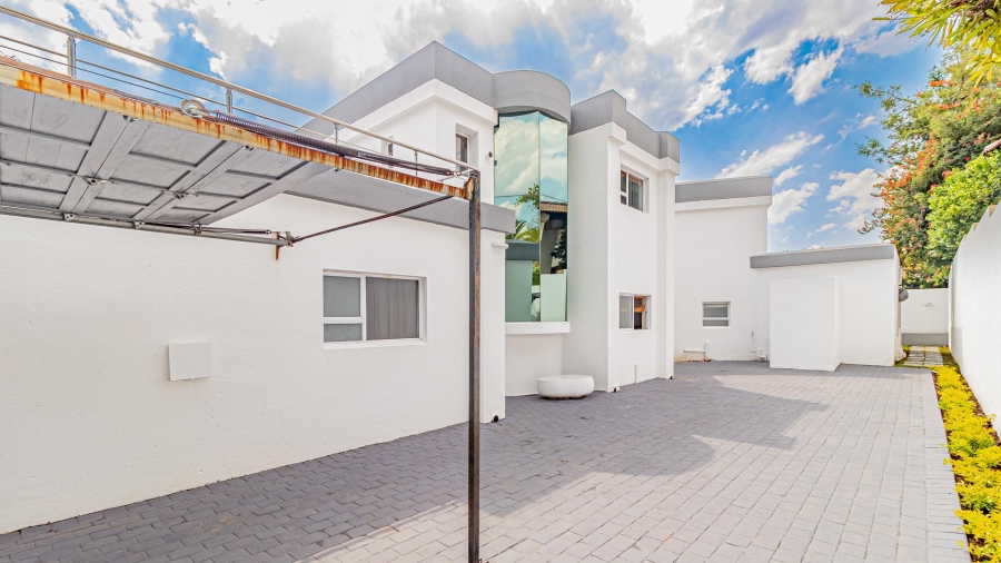 5 Bedroom Property for Sale in Dainfern Gauteng
