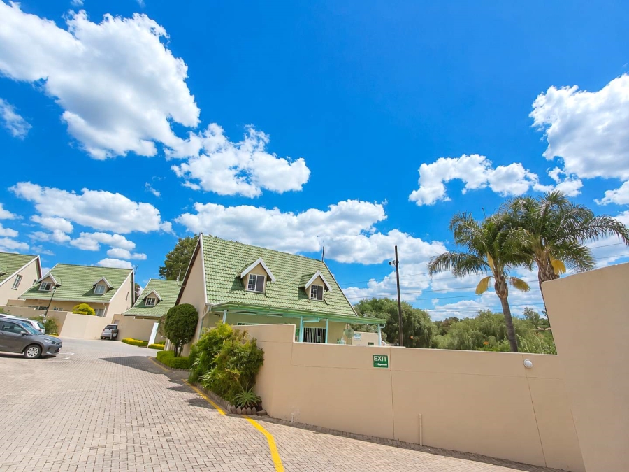4 Bedroom Property for Sale in Bromhof Gauteng