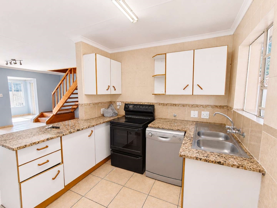 4 Bedroom Property for Sale in Bromhof Gauteng