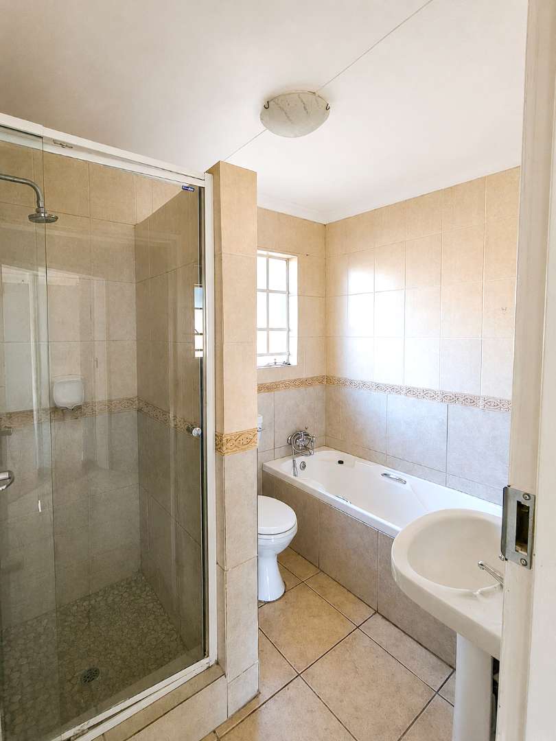 4 Bedroom Property for Sale in Bromhof Gauteng