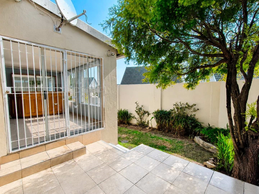 4 Bedroom Property for Sale in Bromhof Gauteng