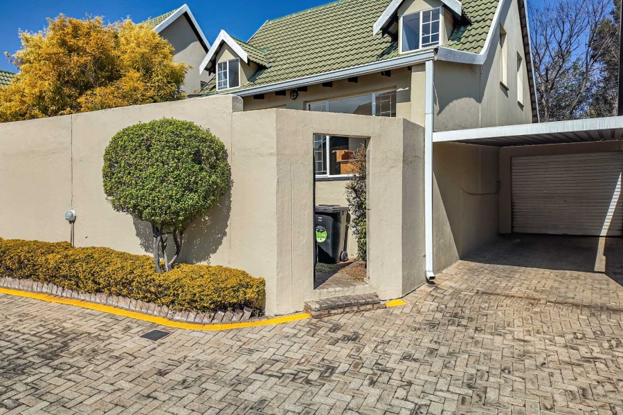4 Bedroom Property for Sale in Bromhof Gauteng