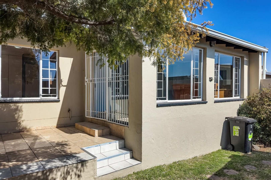 4 Bedroom Property for Sale in Bromhof Gauteng