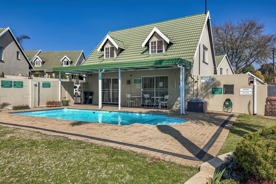 4 Bedroom Property for Sale in Bromhof Gauteng