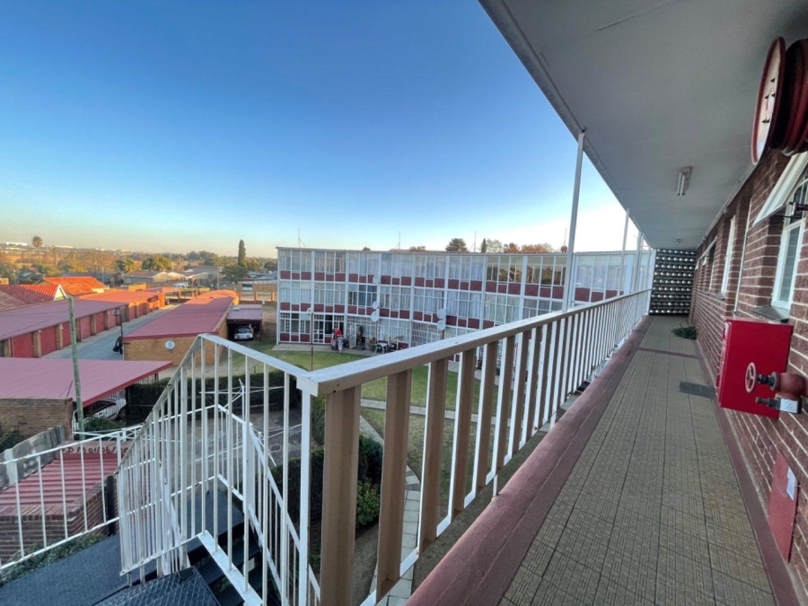 2 Bedroom Property for Sale in Edleen Gauteng