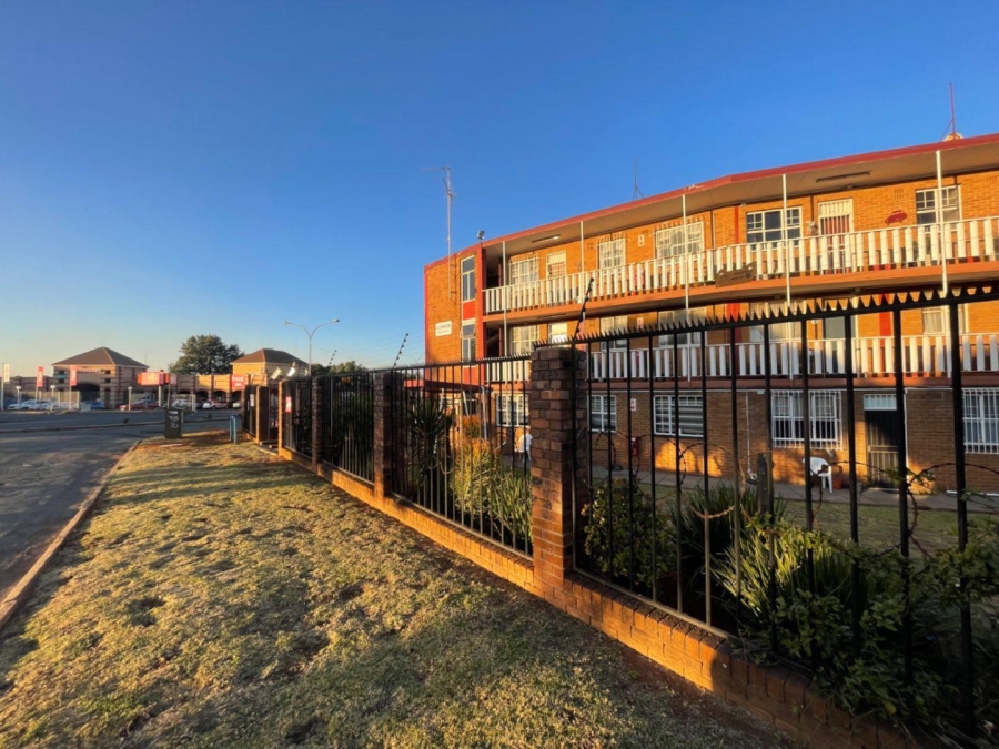 2 Bedroom Property for Sale in Edleen Gauteng