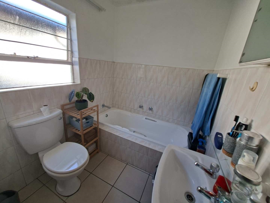 1 Bedroom Property for Sale in Constantia Kloof Gauteng