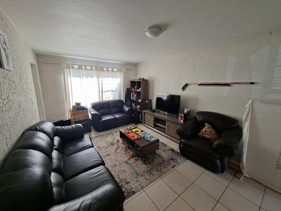 1 Bedroom Property for Sale in Constantia Kloof Gauteng
