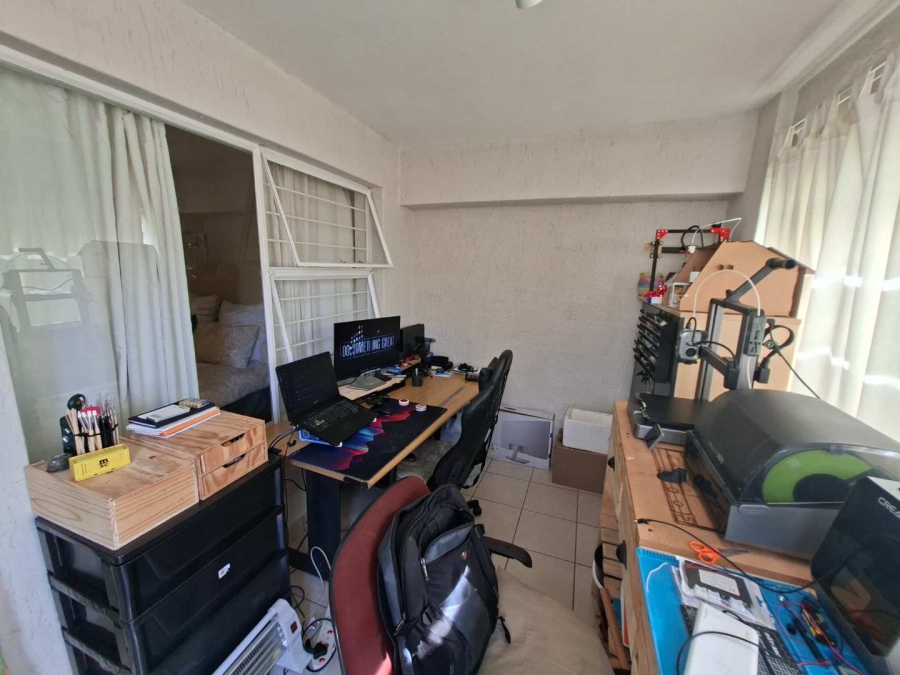 1 Bedroom Property for Sale in Constantia Kloof Gauteng