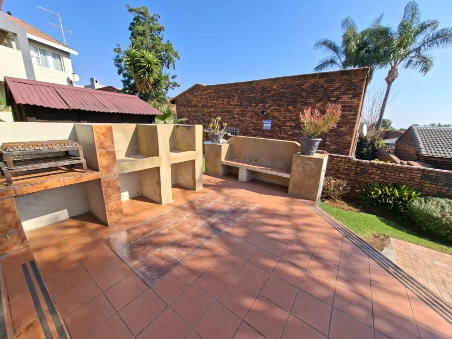 1 Bedroom Property for Sale in Constantia Kloof Gauteng