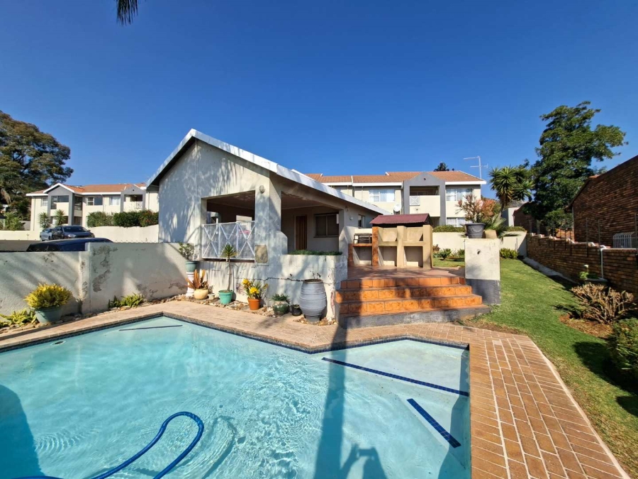 1 Bedroom Property for Sale in Constantia Kloof Gauteng