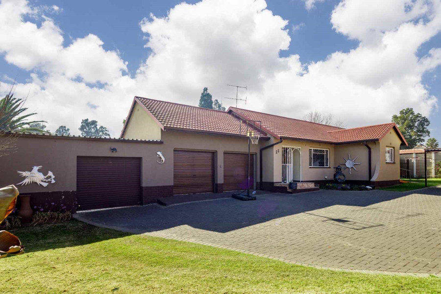 7 Bedroom Property for Sale in Brackenhurst Gauteng