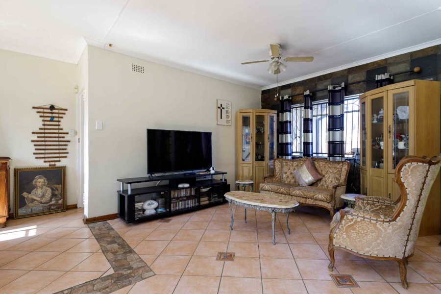 7 Bedroom Property for Sale in Brackenhurst Gauteng