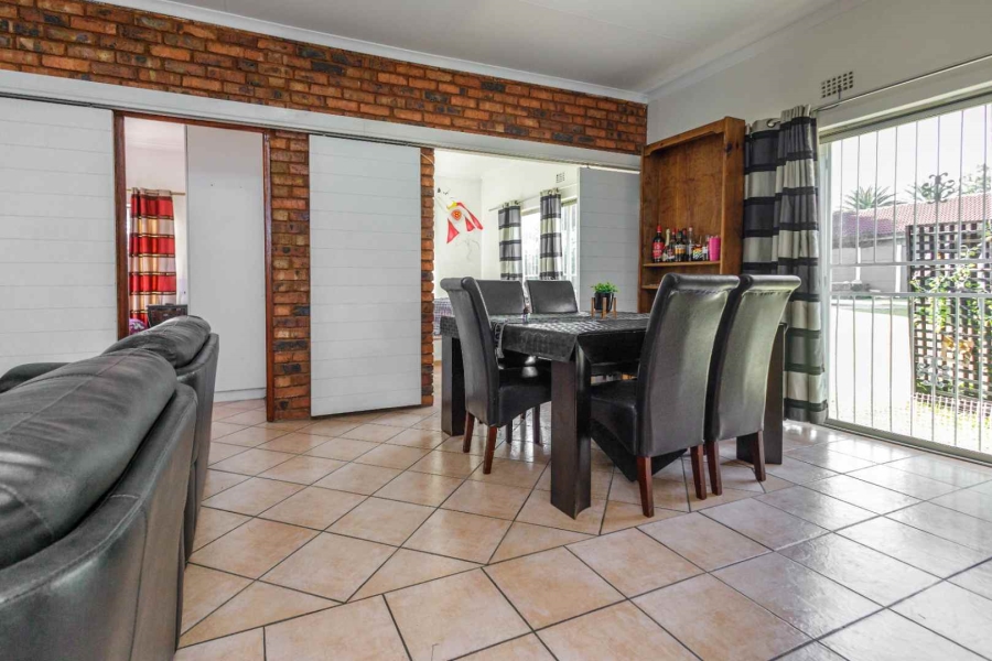 7 Bedroom Property for Sale in Brackenhurst Gauteng