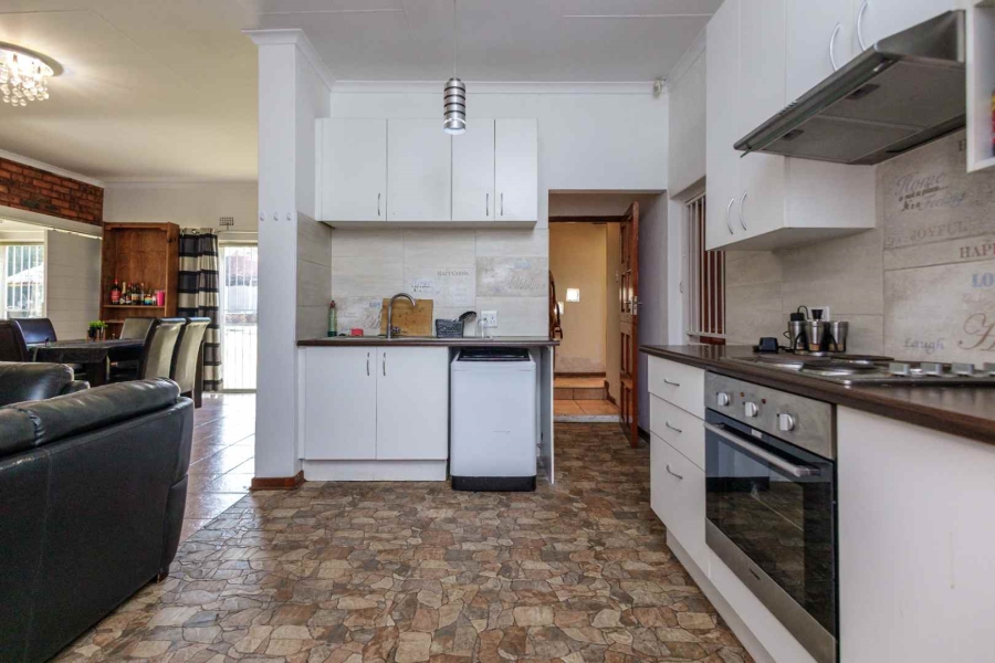 7 Bedroom Property for Sale in Brackenhurst Gauteng
