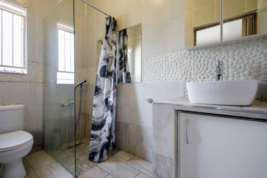 7 Bedroom Property for Sale in Brackenhurst Gauteng