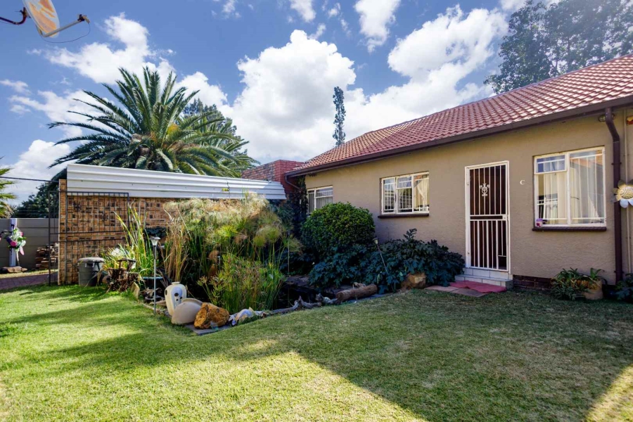 7 Bedroom Property for Sale in Brackenhurst Gauteng