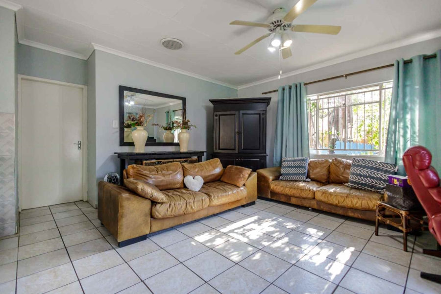 7 Bedroom Property for Sale in Brackenhurst Gauteng