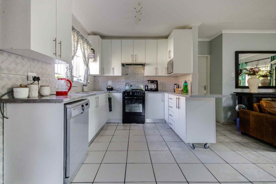 7 Bedroom Property for Sale in Brackenhurst Gauteng