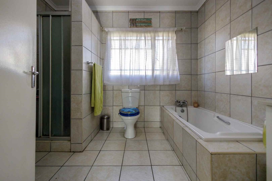 7 Bedroom Property for Sale in Brackenhurst Gauteng