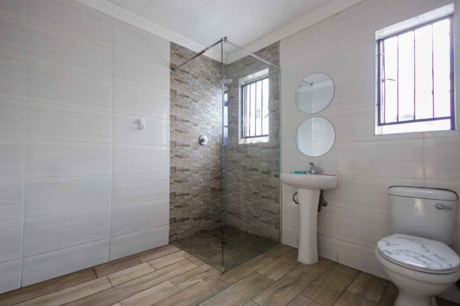 7 Bedroom Property for Sale in Brackenhurst Gauteng
