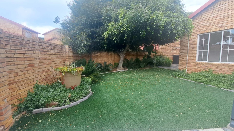To Let 3 Bedroom Property for Rent in Wilgeheuwel Gauteng