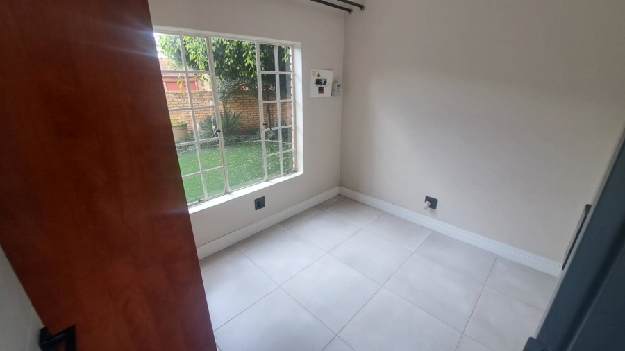 To Let 3 Bedroom Property for Rent in Wilgeheuwel Gauteng