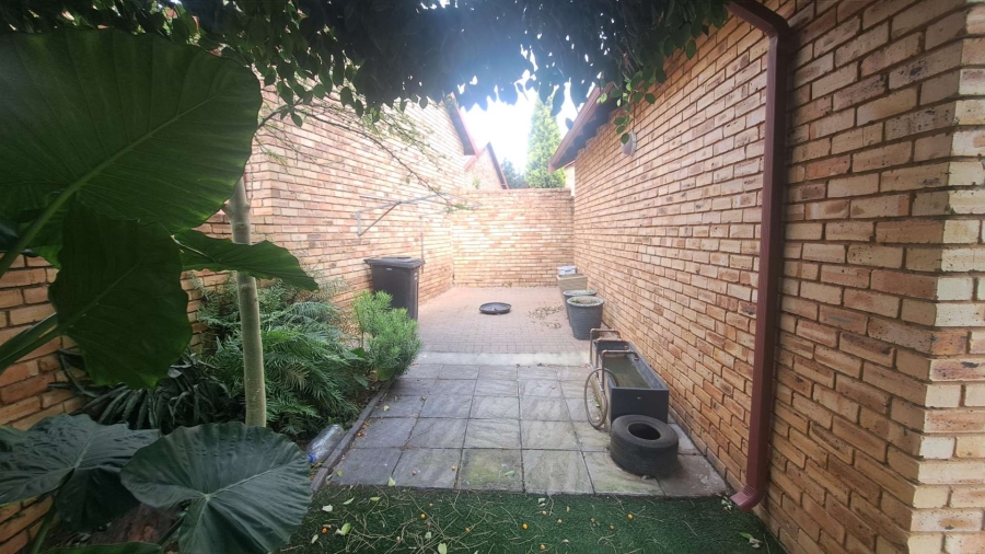 To Let 3 Bedroom Property for Rent in Wilgeheuwel Gauteng