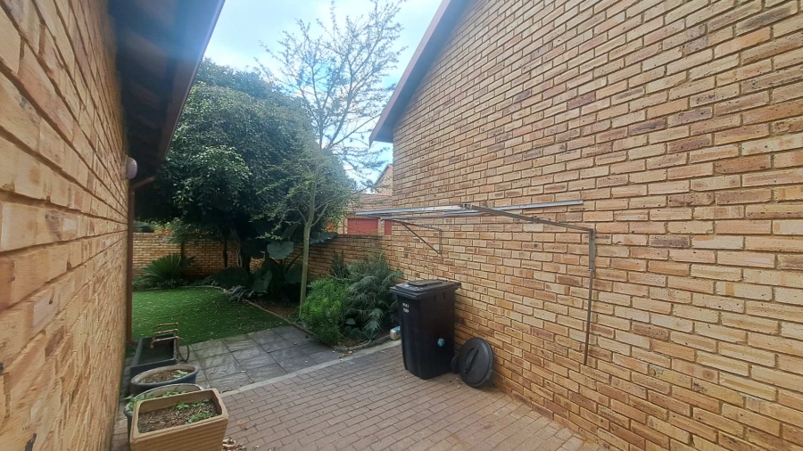To Let 3 Bedroom Property for Rent in Wilgeheuwel Gauteng